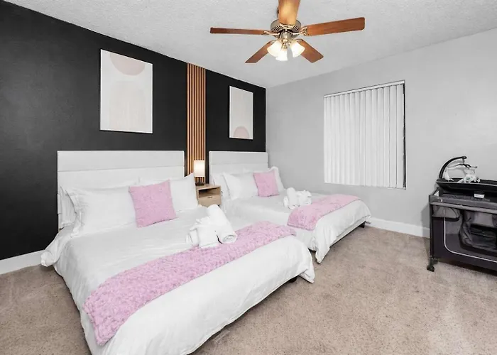 Apartment Modern 2br Escape Sleeps 7 Pools Gym & Fire Pit *