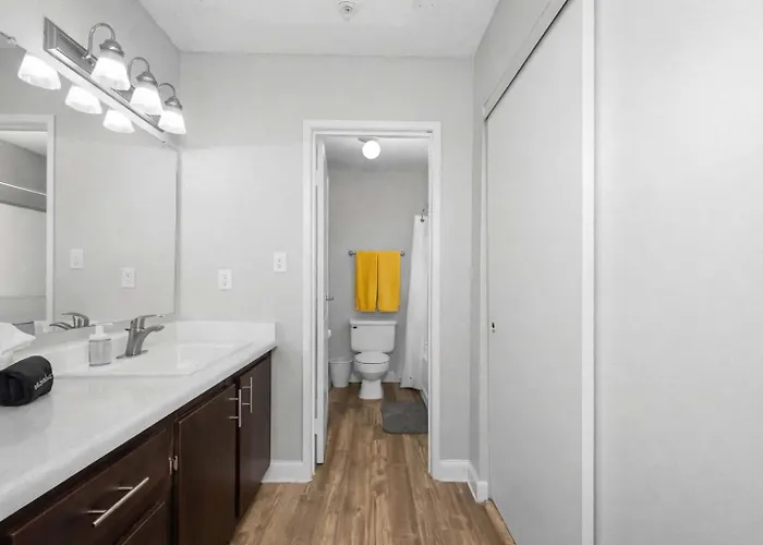Modern 2br Escape Sleeps 7 Pools Gym & Fire Pit Tempe